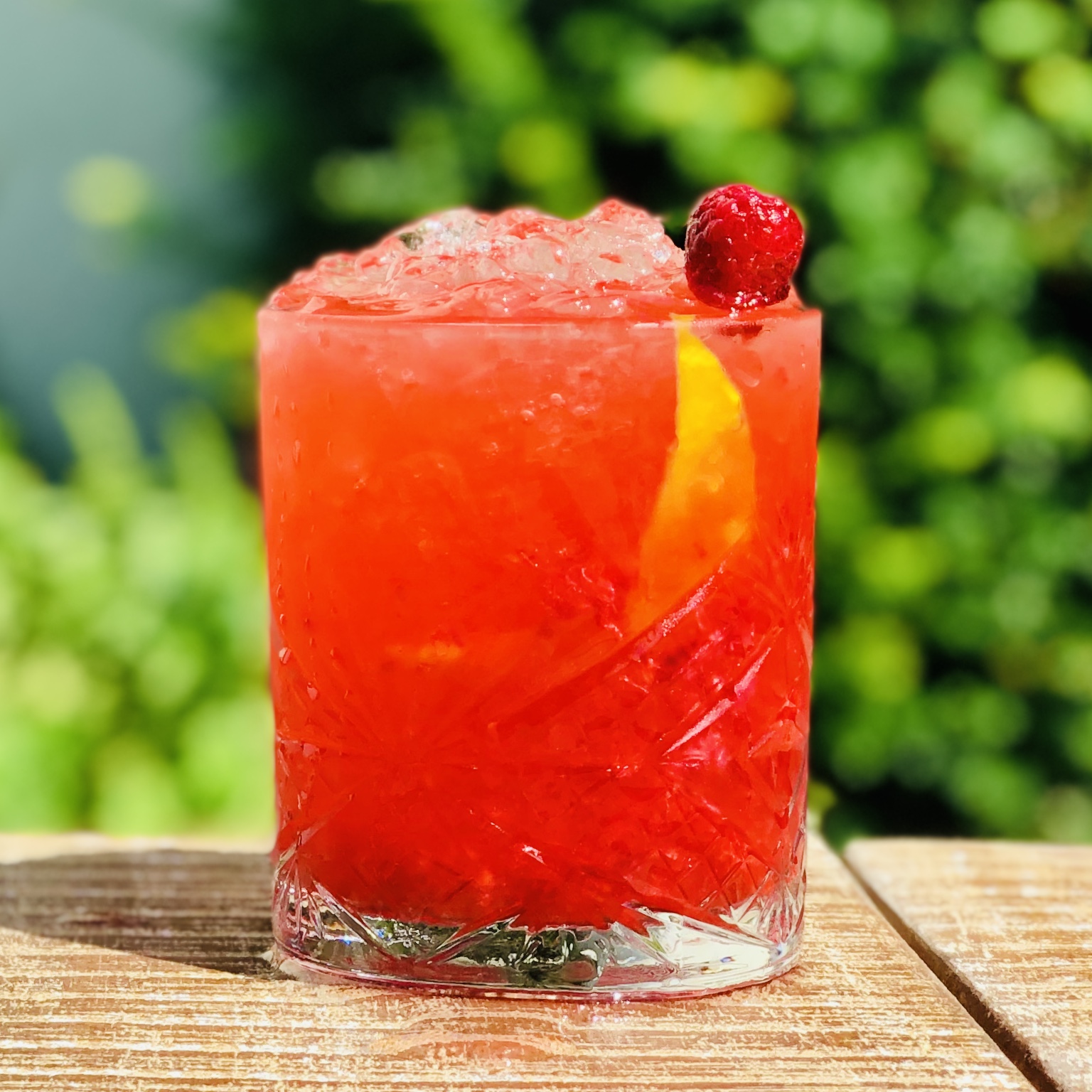 Raspberry Bramble – Cocktail Vibes